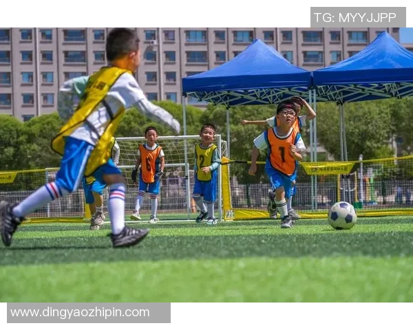 从小热爱足球的他们如何在绿茵场上追逐梦想成长为明星球员 从小热爱足球的他们如何在绿茵场上追逐梦想成长为明星球员