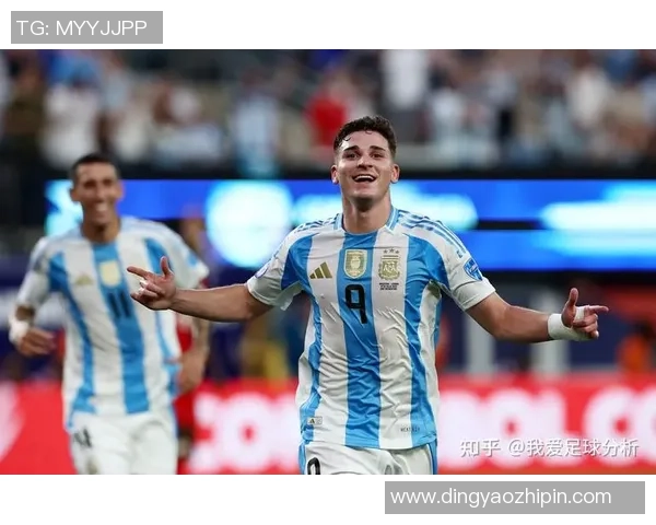 外国网友热议足球明星表现与风格引发全球讨论与共鸣